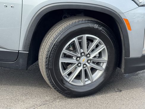 Used 2023 Chevrolet Traverse LT FWD image 41