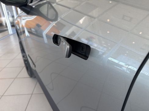 New 2026 Chevrolet Equinox EV LT image 9