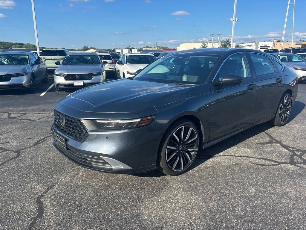 Used 2024 Honda Accord Touring image 2