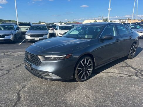 Used 2024 Honda Accord Touring image 2