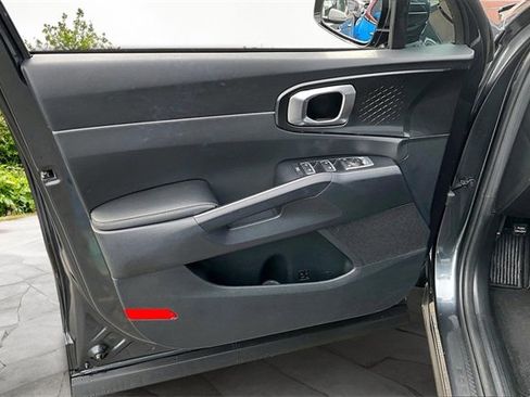 Used 2023 Kia Sorento LX image 21