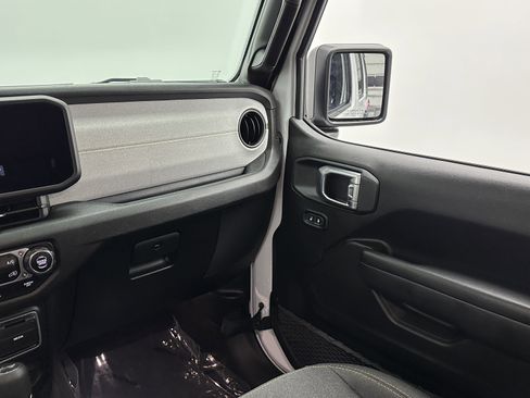 Used 2025 Jeep Wrangler Willys image 23