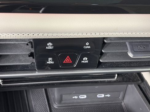 Used 2025 Volkswagen Atlas SEL Premium R-Line image 28