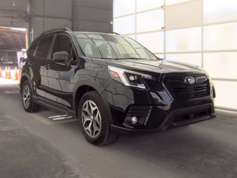 Used 2023 Subaru Forester Premium AWD/4WD image 3