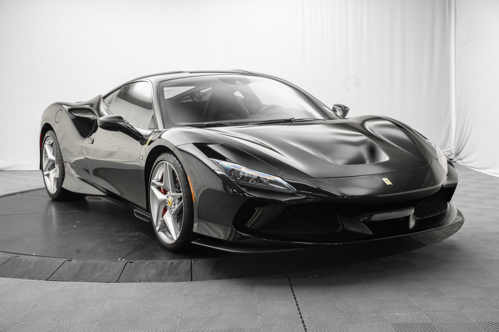 Used 2022 Ferrari F8 Tributo RWD image 9