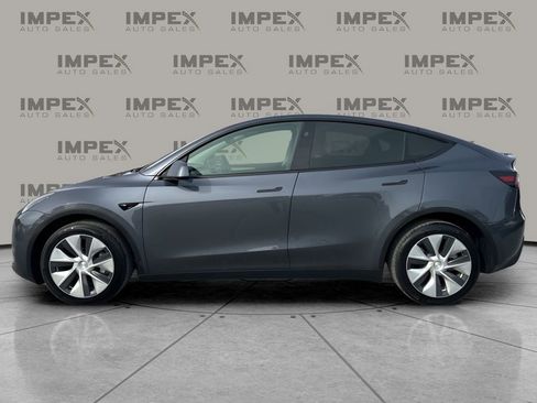 Used 2023 Tesla Model Y Long Range image 2
