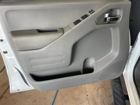 Certified 2020 Nissan Frontier SV w/ Midnight Edition Floor Mats RWD image 9