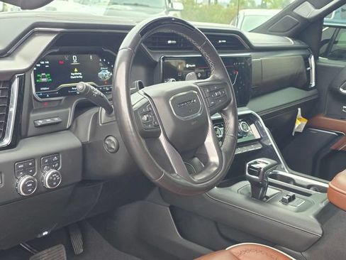 Used 2023 GMC Sierra 1500 Denali Ultimate AWD/4WD image 9