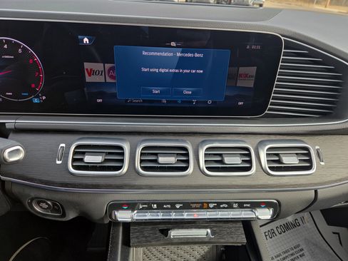 Used 2024 Mercedes-Benz GLE 450 4MATIC image 11