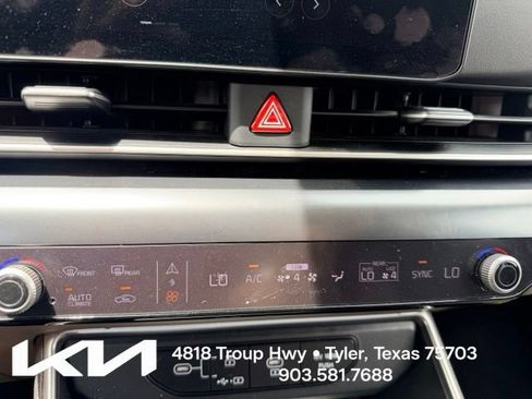 Used 2025 Kia Carnival FWD image 19