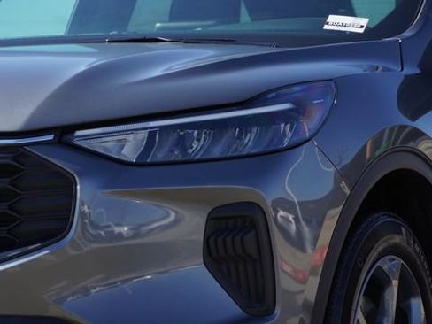 Used 2025 Ford Escape ST-Line image 4