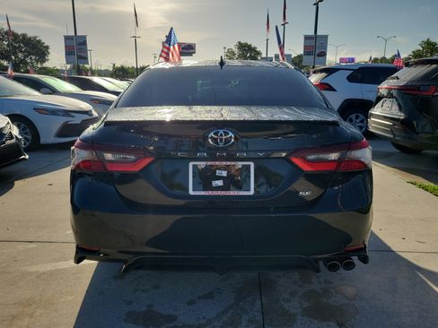 Used 2023 Toyota Camry SE FWD image 9