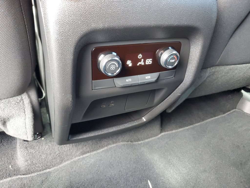 Used 2026 Chevrolet Traverse LT FWD image 21