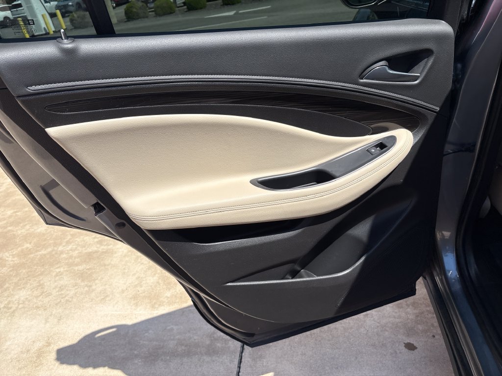 Used 2020 Buick Envision Preferred AWD/4WD image 38