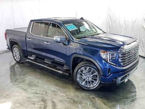 Used 2023 GMC Sierra 1500 Denali w/ Technology Package AWD/4WD image 6
