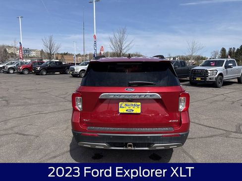 Used 2023 Ford Explorer XLT w/ Equipment Group 202A AWD/4WD image 8