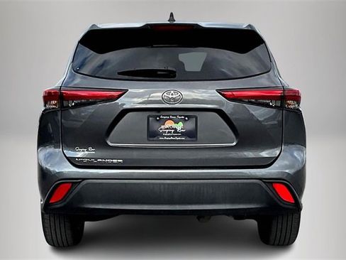 Used 2023 Toyota Highlander L image 6