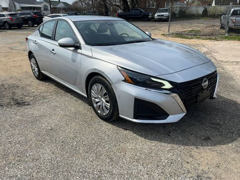 Used 2023 Nissan Altima 2.5 S image 3