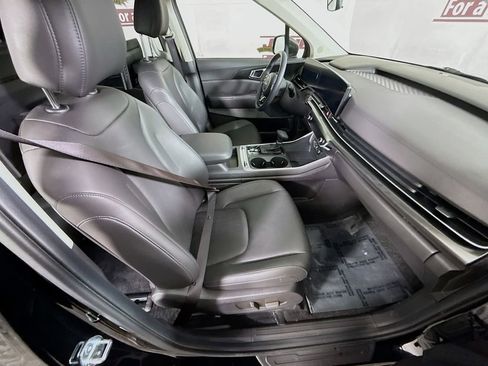 Used 2025 Kia Carnival SX FWD image 34