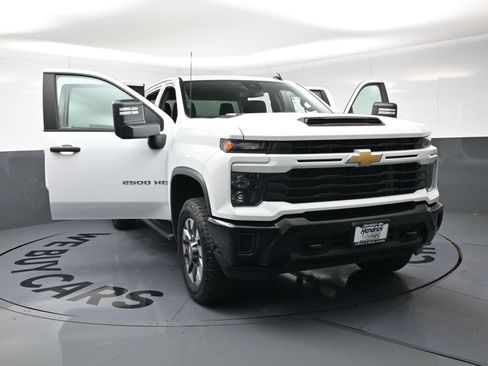 Used 2024 Chevrolet Silverado 2500 Custom w/ Custom Convenience Package AWD/4WD image 24