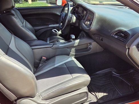 Used 2023 Dodge Challenger SXT w/ Plus Package image 9