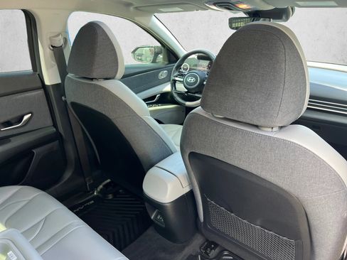 Used 2025 Hyundai Elantra Limited FWD image 26
