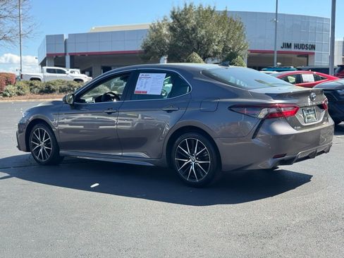 Used 2024 Toyota Camry SE image 10