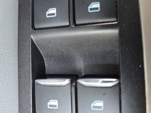 Used 2022 Ford Explorer XLT w/ Equipment Group 202A image 16