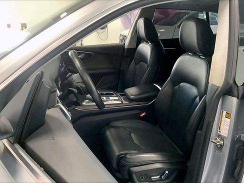 Used 2019 Audi Q8 Prestige AWD/4WD image 10