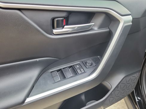 Used 2024 Toyota RAV4 XLE AWD/4WD image 7