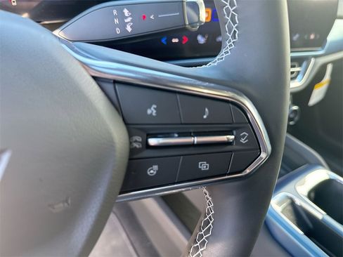 New 2026 Chevrolet Equinox EV LT image 18