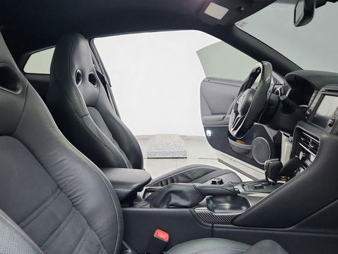 Used 2019 Nissan GT-R AWD/4WD image 23