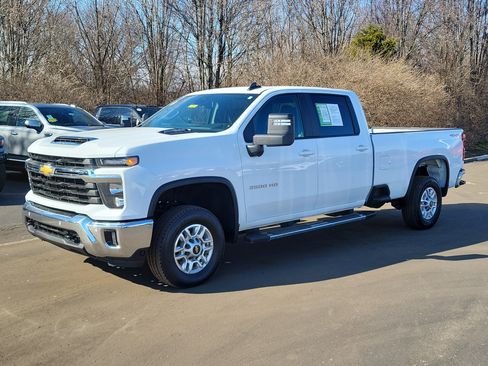 Used 2025 Chevrolet Silverado 2500 LT w/ Safety Package image 2