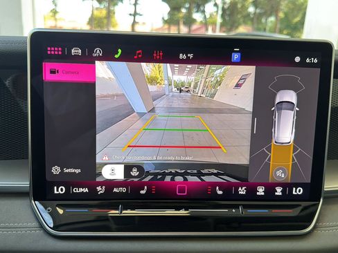 Certified 2026 Volkswagen Tiguan SE w/ Panoramic Sunroof Package FWD image 21