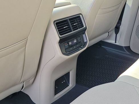 Certified 2026 Volkswagen Atlas SE FWD image 18