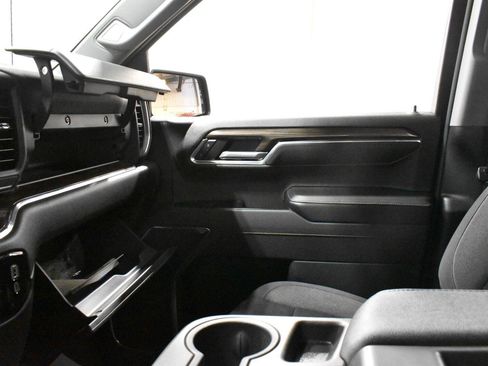 Used 2023 Chevrolet Silverado 1500 LT AWD/4WD image 17
