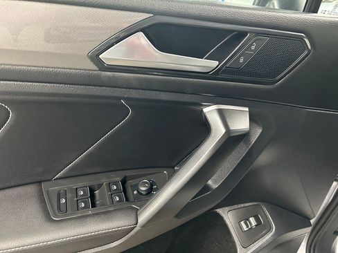 Used 2024 Volkswagen Tiguan SE image 8