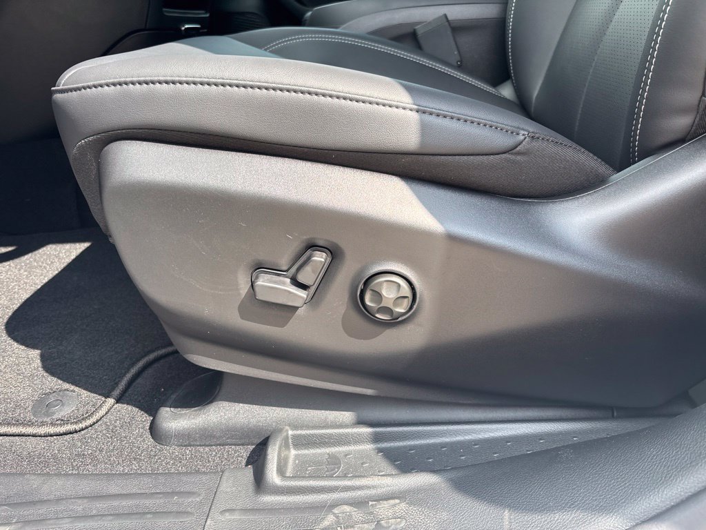 New 2027 Chrysler Pacifica Select FWD image 35