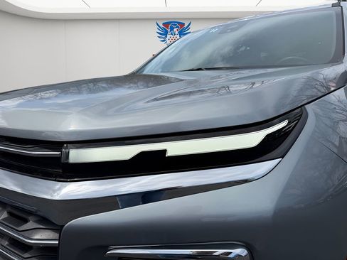 Used 2024 Chevrolet Traverse LT image 11