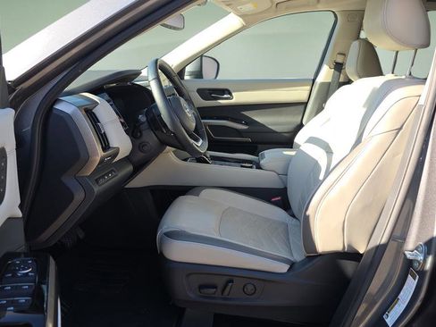 Used 2022 Nissan Pathfinder Platinum w/ Cargo Package image 13