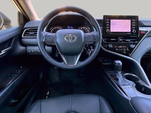 Used 2022 Toyota Camry SE FWD image 6