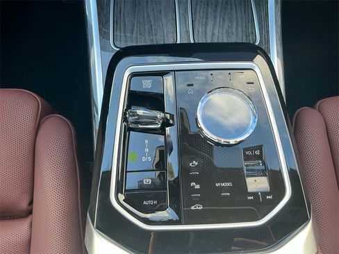 New 2026 BMW 750e xDrive image 11