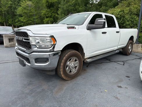 Used 2024 RAM 2500 Tradesman w/ Chrome Appearance Group AWD/4WD image 3