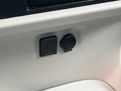 Used 2016 Toyota Sienna XLE Premium AWD/4WD image 47