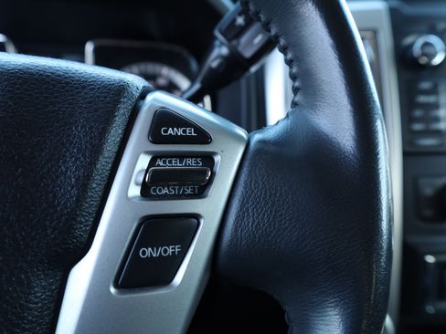 Used 2017 Nissan Titan SL image 24