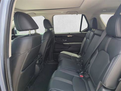 Used 2025 Honda Pilot Touring image 15