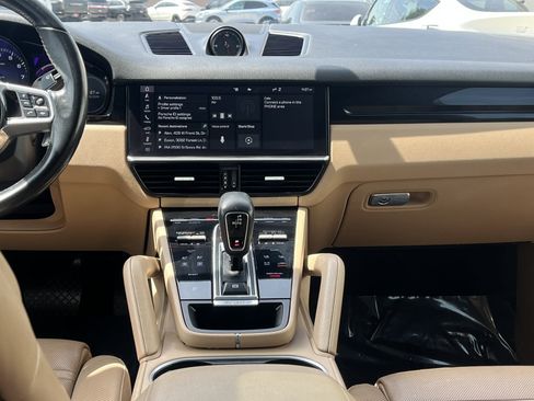 Used 2020 Porsche Cayenne AWD/4WD image 23