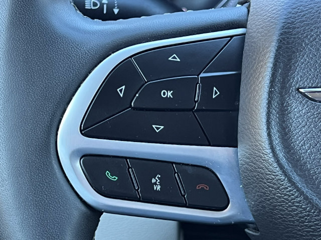 Used 2024 Chrysler Pacifica Touring-L FWD image 21