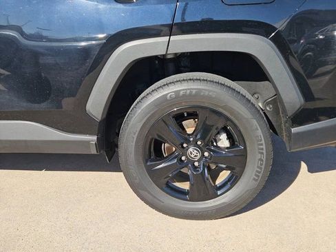 Used 2021 Toyota RAV4 XLE AWD/4WD image 9