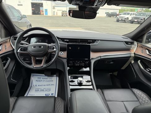 Used 2024 Jeep Grand Cherokee Summit w/ Luxury Tech Group V AWD/4WD image 21